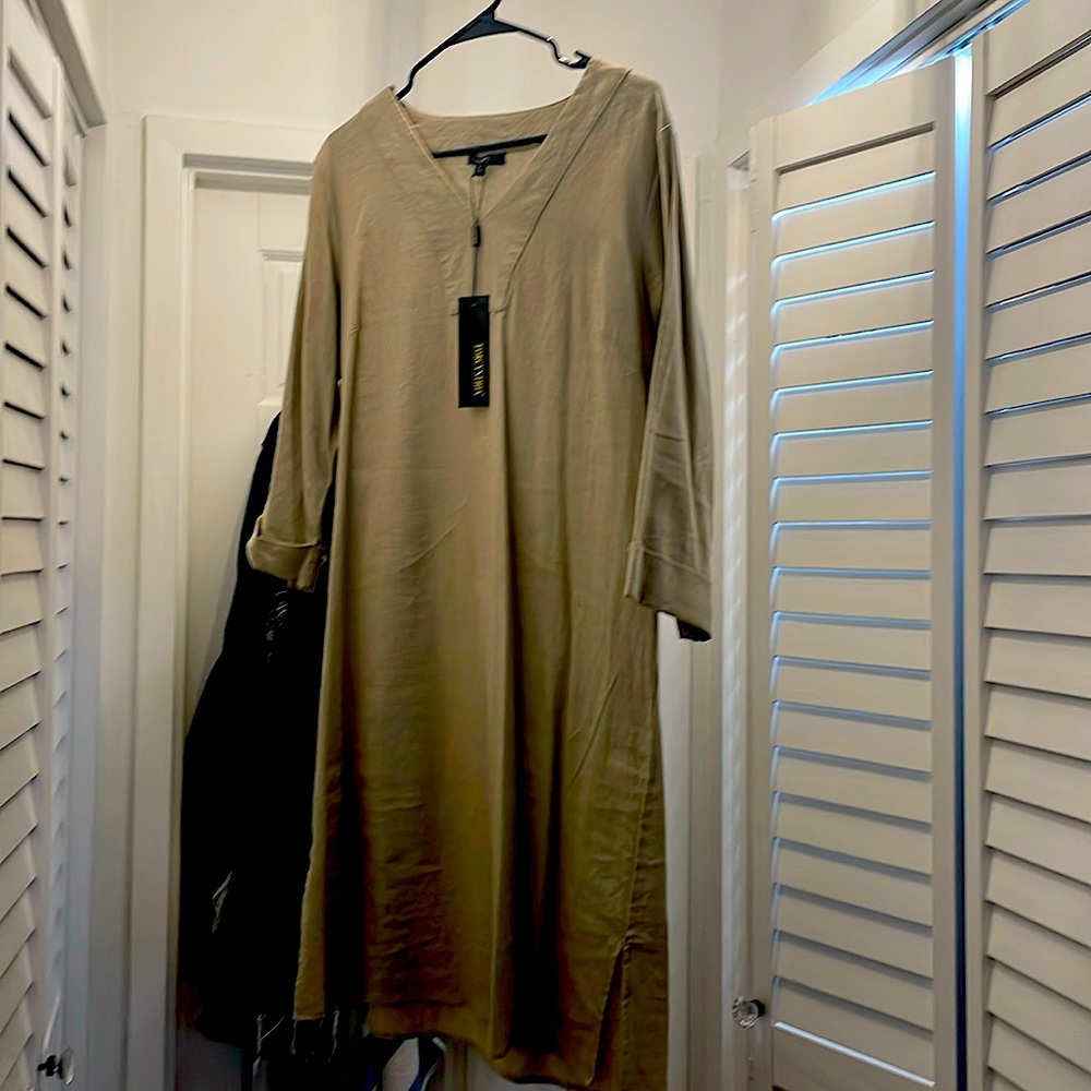 Forcynthia tan Linen blend  v neck dress w 3/4 length cuffed sleeves.